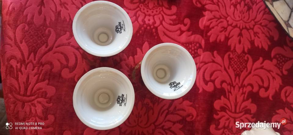 Zloty Kieliszek z białej porcelany Sygnowany M Porcelana i szkło Gdańsk