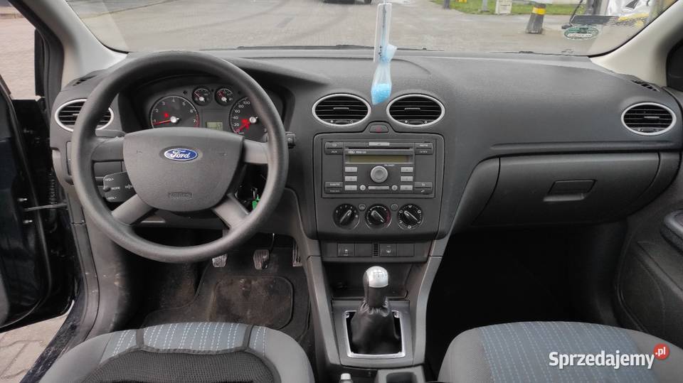 Ford Focus 2006 14 benzyna stan isofix Chodzież sprzedam