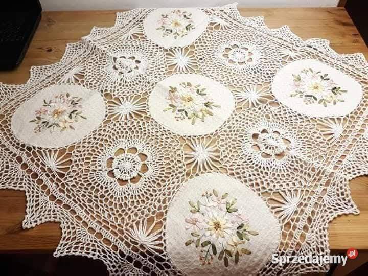 Obrus szydełko plus wstawki z haftem
