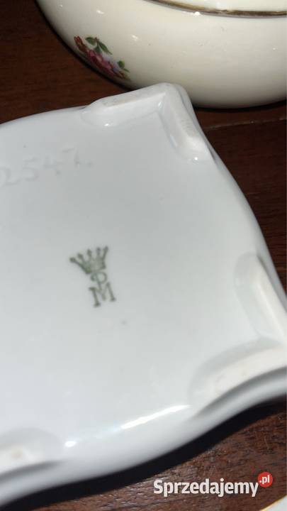 Puzderko PM Import Kwiaty Złocone Biała Porcelana i szkło Antyki, Sztuka, Kolekcje