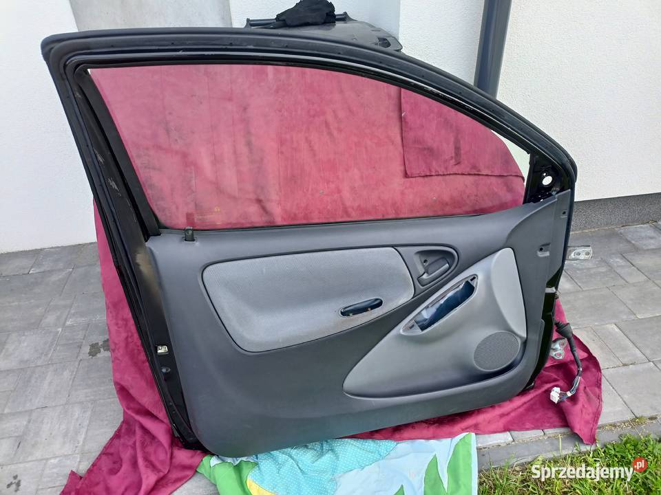 Drzwi prawe lewe Toyota Yaris P1 9905 kod Drzwi Zalesie Górne