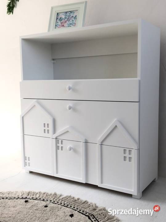 Mała komoda do pokoju dziecięcego z szufladami Brzuśnik