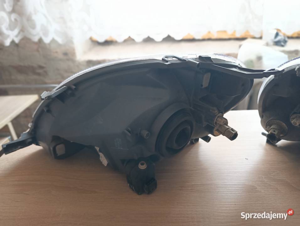 Lampy przednie przód Toyota Yaris I lewa i prawa osobowe śląskie Będzin sprzedam