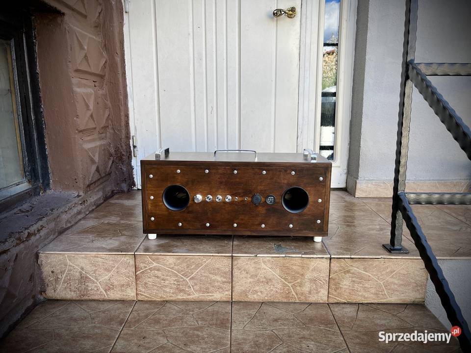 Referencyjny głośnik aktywny w kolorze Radziechowy