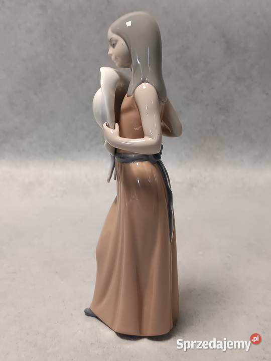 LLADRO 5007 Bashful Dziewczyna z kapeluszem