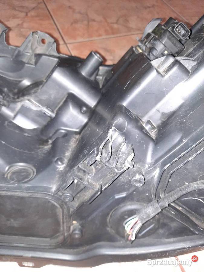 Lampa prawy przód Toyota Auris 2 2017 soczewka Motoryzacja dolnośląskie