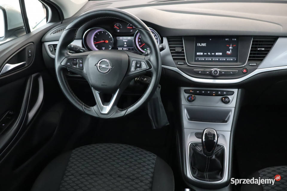 Opel Astra 14 T Samochody osobowe