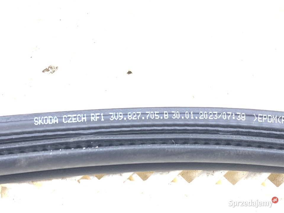 USZCZELKA KLAPY BAGAŻNIKA SKODA SUPERB III Kombi