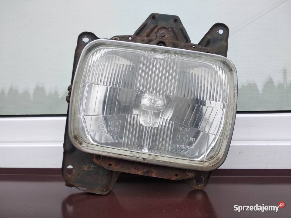 Nissan Navara D21 King Cab lampa przednia prawa Sieradz