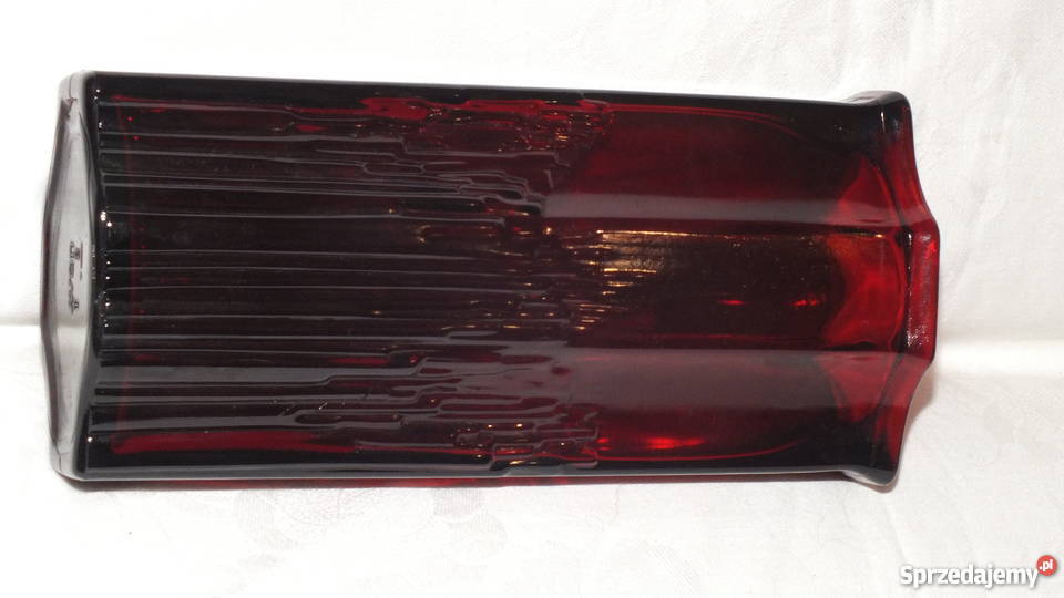 Miseczka i wazon z grubego czerwonego szkła Art Porcelana i szkło kujawsko-pomorskie Inowrocław