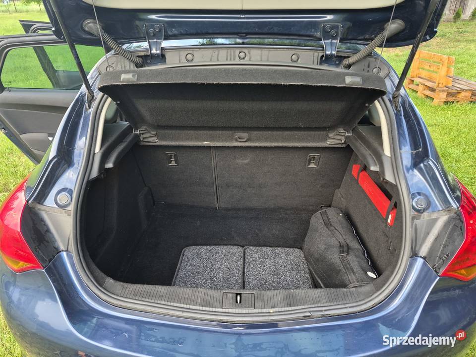 Opel Astra 14 Benzyna 2011 r Klimatyzacja