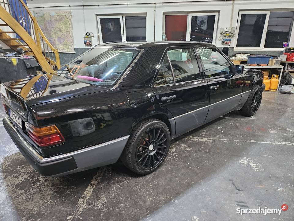 Mwrcedes Benz W 124 250 D stan kolekcjonerski centralny zamek Żyraków