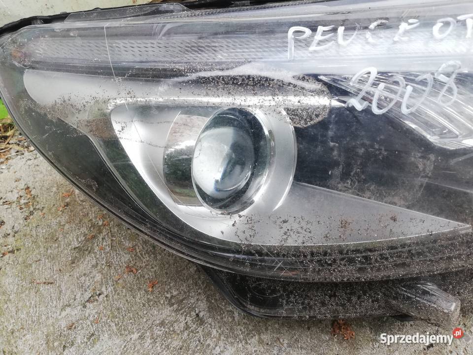 Peugeot 2008 lampa przednia prawa Motoryzacja Kielce sprzedam