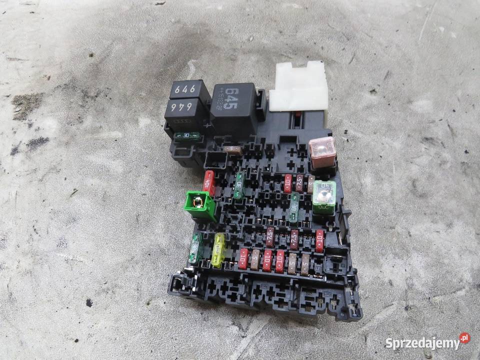 SKRZYNKA BEZPIECZNIKÓW 16 TDI PASSAT B8