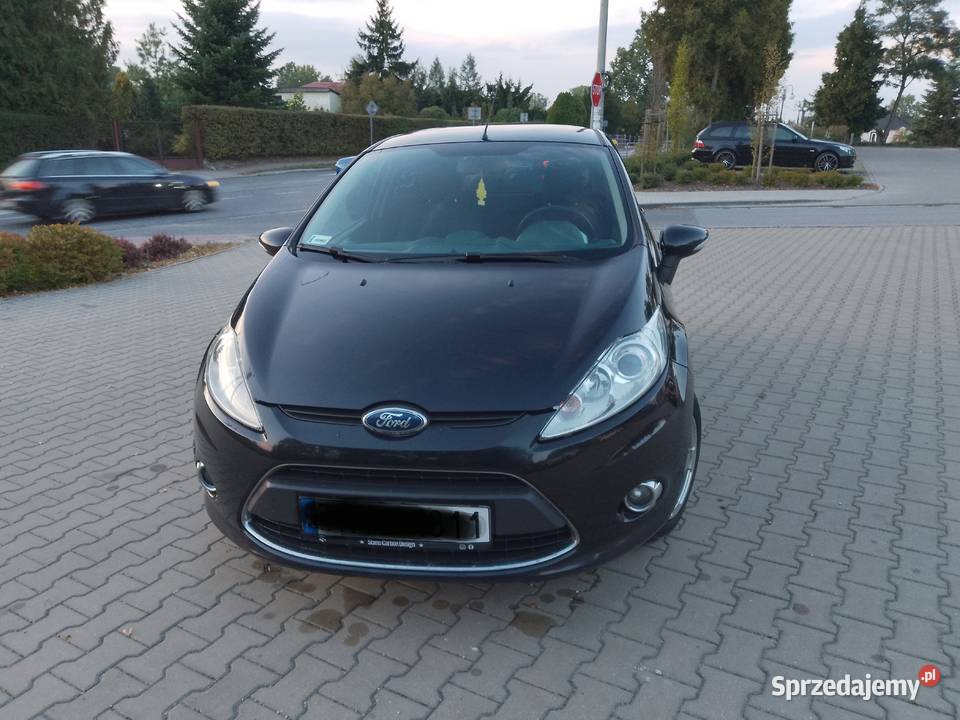 Ford Fiesta 2010r 16 Benzyna 120 wersja TITANIUM światła przeciwmgielne Radom