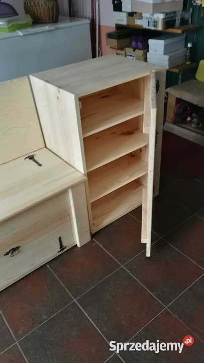 Drewniana szafka na buty zamykany regał z Radków