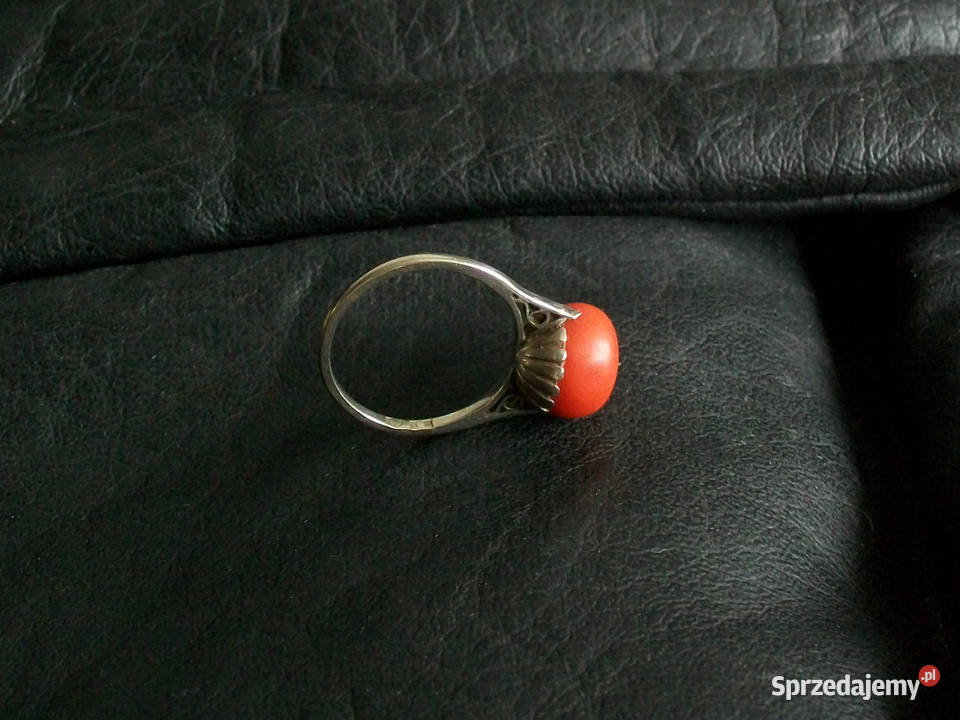 Pierścionek z Koralem Szlachetnym Białe Złoto Brzeg