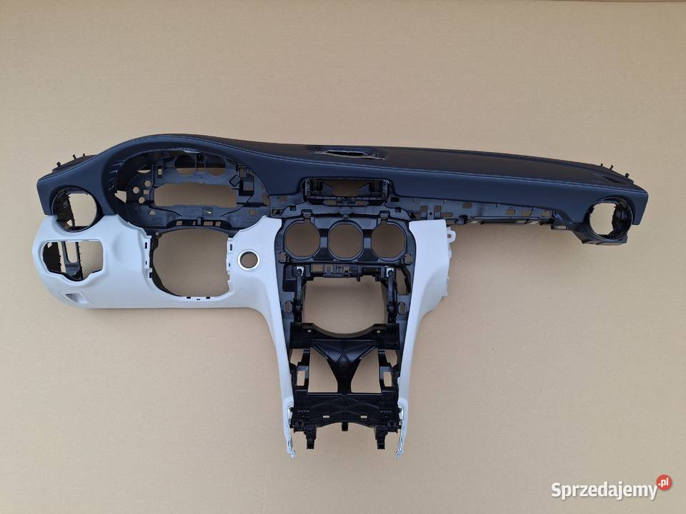 MERCEDES CKLASA W205 KONSOLA DESKA ROZDZIELCZA Bieleń