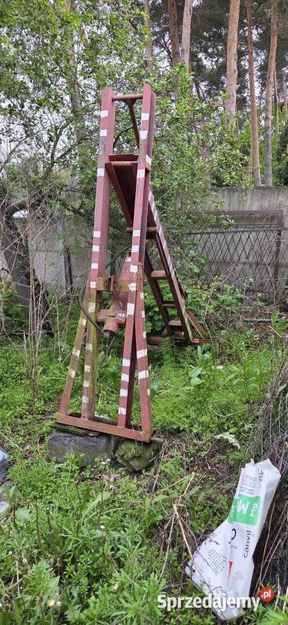 Podnośnik hydrauliczny do beli z widłami Donaborów