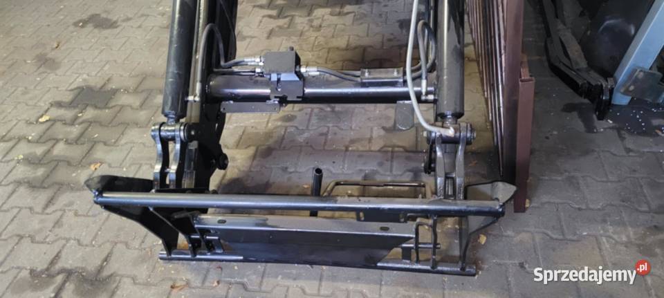 Tur ładowacz czołowy QuickeValtra 930 z Valtra Mrzezino