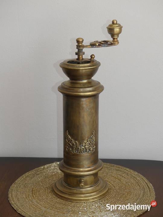 Piękny mosiężny młynek do kawy sygnowany Poznań