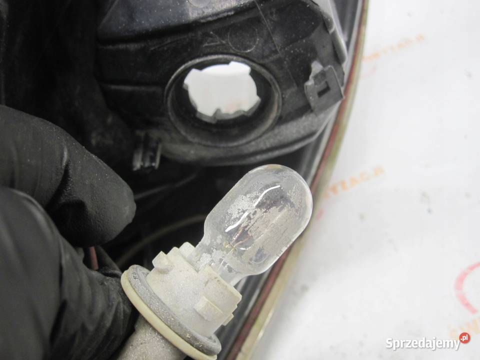 MITSUBISHI L200 07r Lampa prawy tył tylna Kielce