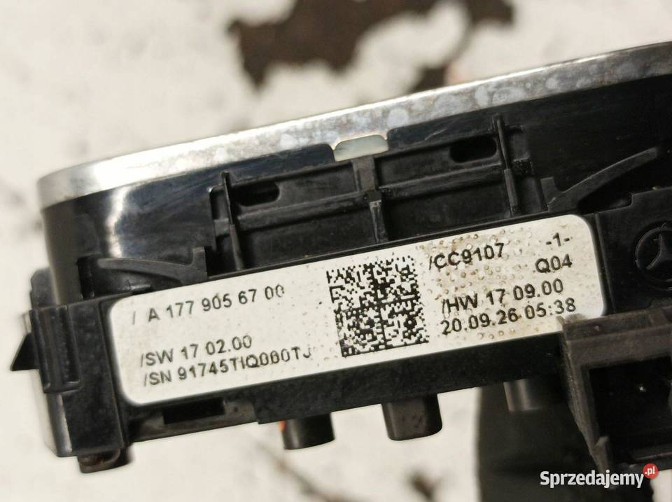PRZEŁĄCZNIK FOTELA LEWY PRZÓD A1779056500