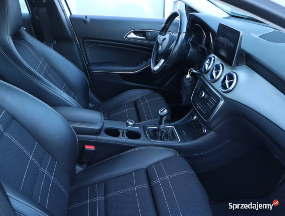 Mercedes GLA GLA 180 90KM Piaseczno sprzedam