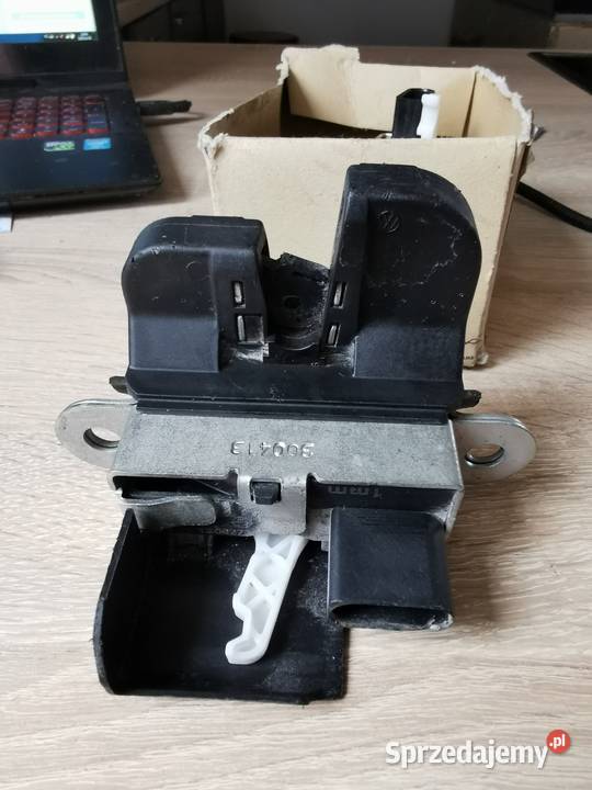 VW GOLF VII ZAMEK KLAPY BAGAŻNIKA 5G0827505A osobowe