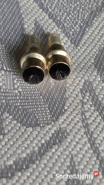 KOLCZYKI NA SZTYFCIE Z CZARNYM KAMIENIEM