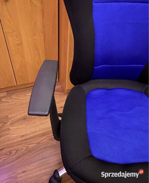 Fotel obrotowy z regulacją