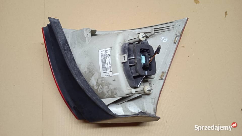 VW GOLF V HB LAMPA TYŁ PRAWA Zbierkowo