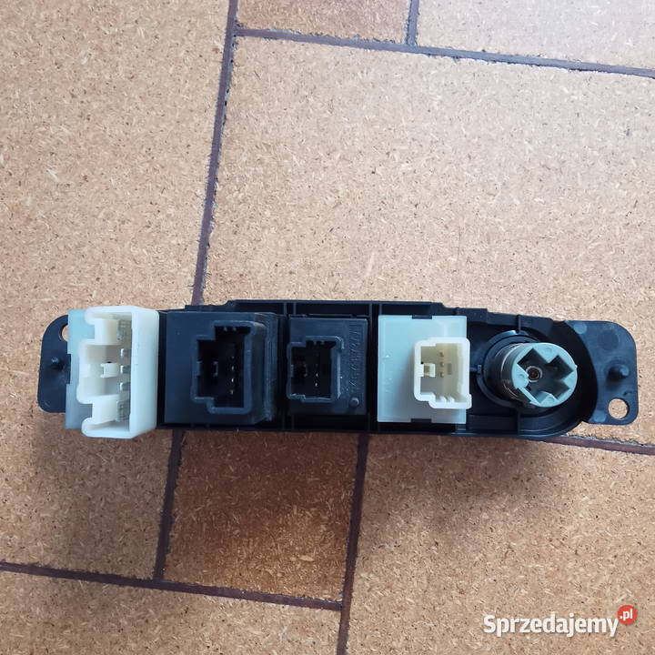 PT Cruiser Panel przełączników 04671670AB panele sterowania, przełączniki podkarpackie Dębica sprzedam