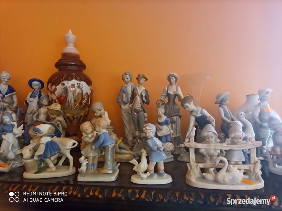 Figurka dziewczynki z krówką