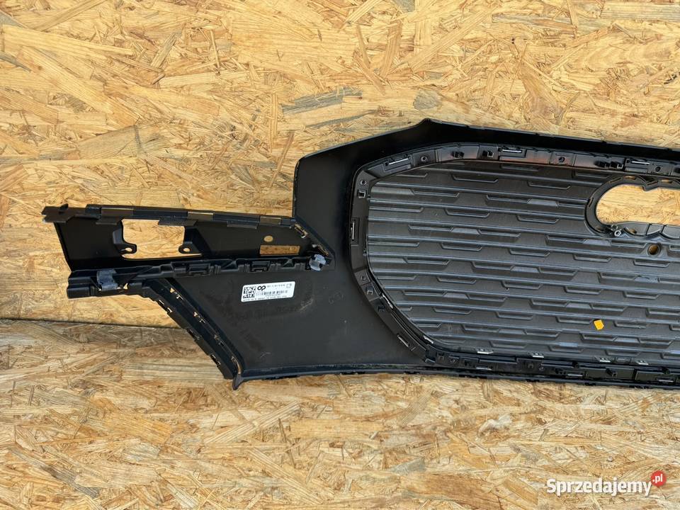 Zderzak przód ramka atrapy grill audi q4 etron Sieraków