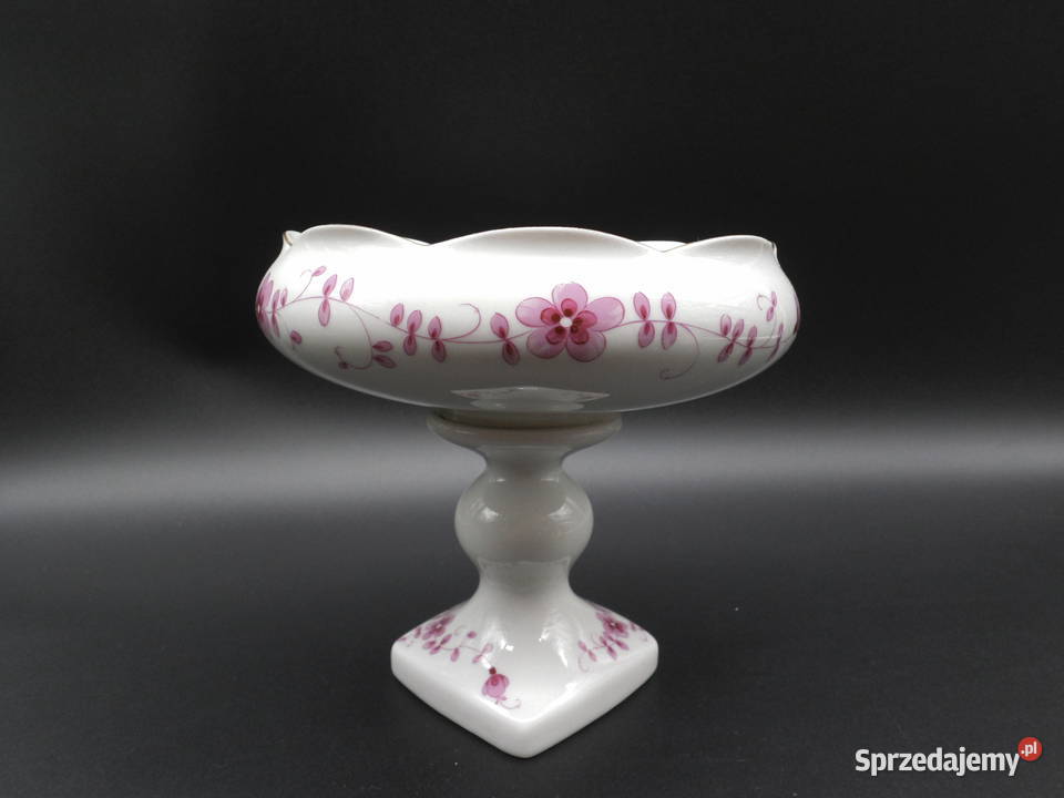 Porcelanowa patera na nóżce Lichte ozdobiona Raszków