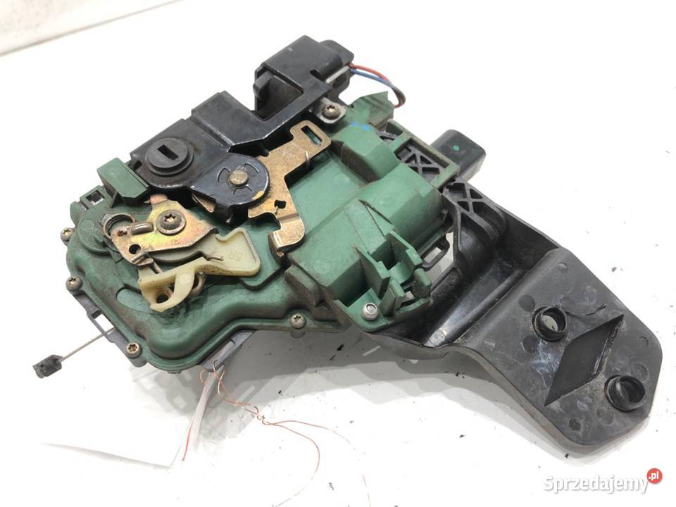 ZAMEK DRZWI PRAWY TYŁ VW PASSAT B5 FL Hatchback