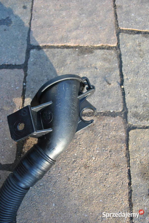 Wlew płynu do spryskiwaczy BMW E60 E61 E63 E64 Poręba
