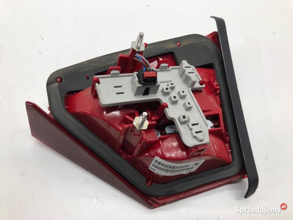 LAMPA TYŁ LEWA WEWNĘTRZNA VW PASSAT B7