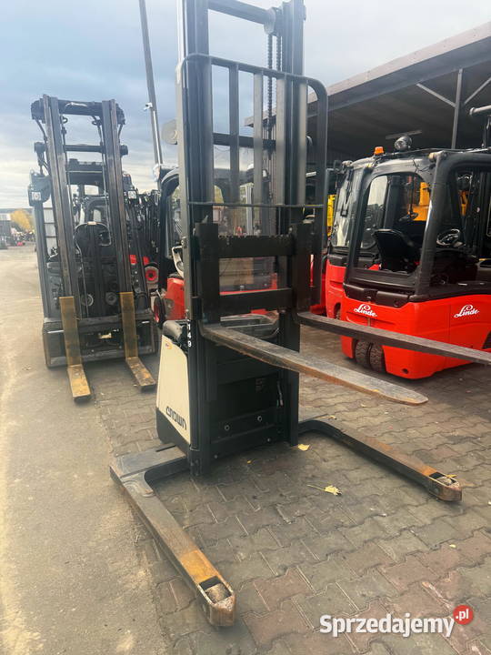 paleciak elektryczny z masztem CROWN 320m zwykle elektryczny Działoszyn sprzedam