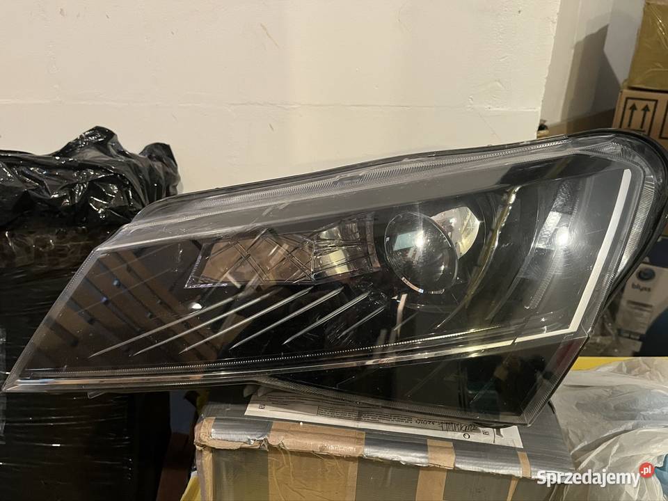 Lampa przednia skoda superb 3V Wałbrzych