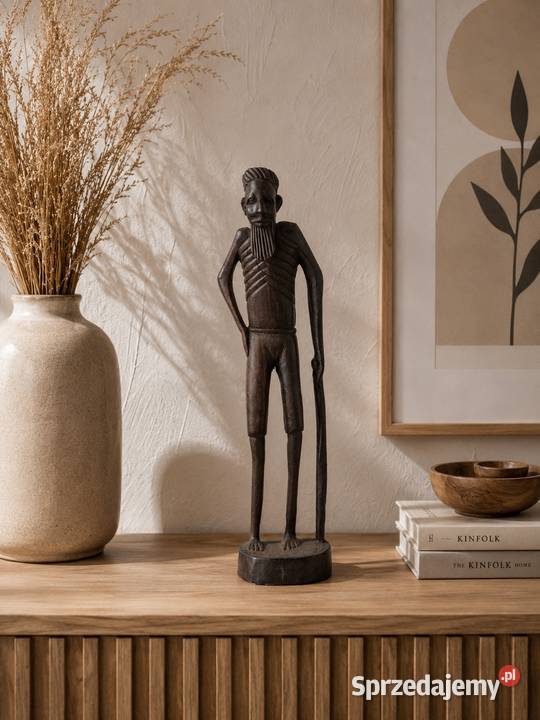 Ręcznie rzeźbiona afrykańska figurka
