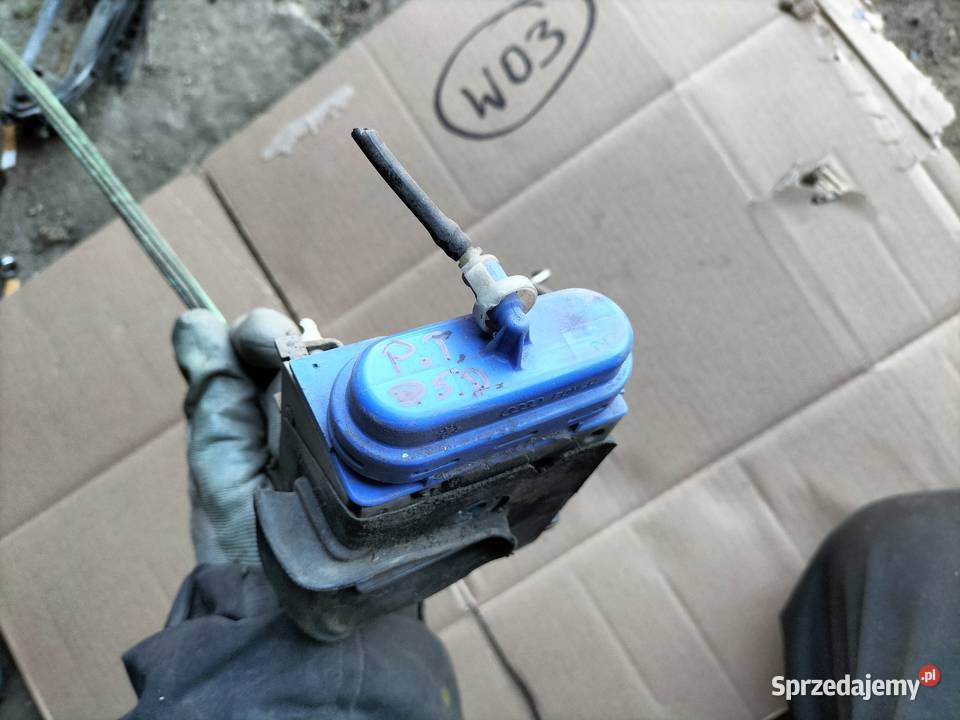 AUDI A38L A3 8L 4D 5D ZAMEK DRZWI PRAWY TYŁ Kamień-Kolonia