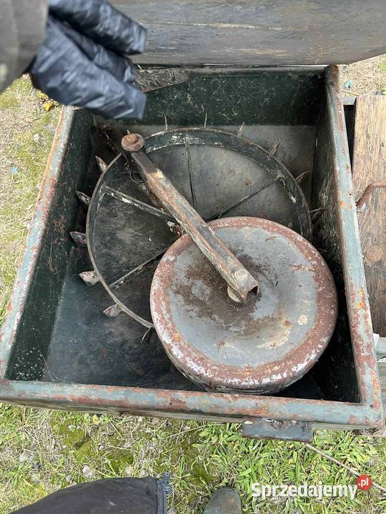 sadzarka do ziemniaków zawieszana na pług