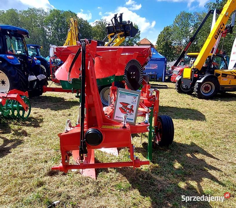 Pług obracalny obrotowy AgroMasz 3 skiby Mroczków Duży