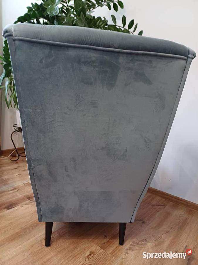 Fotel uszatek z podnóżkiem