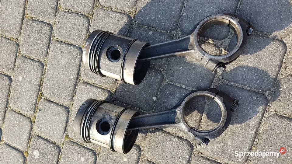 Korbowód z tłokiem Ursus c330