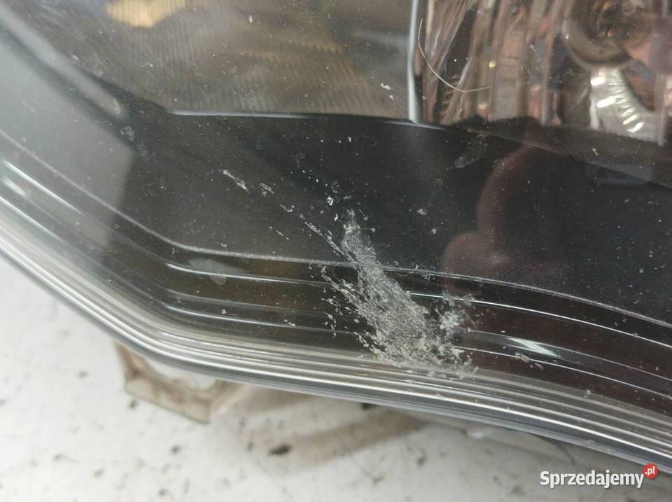 LAMPA PRZÓD PRAWA EU USZKODZONA 1EG010011621