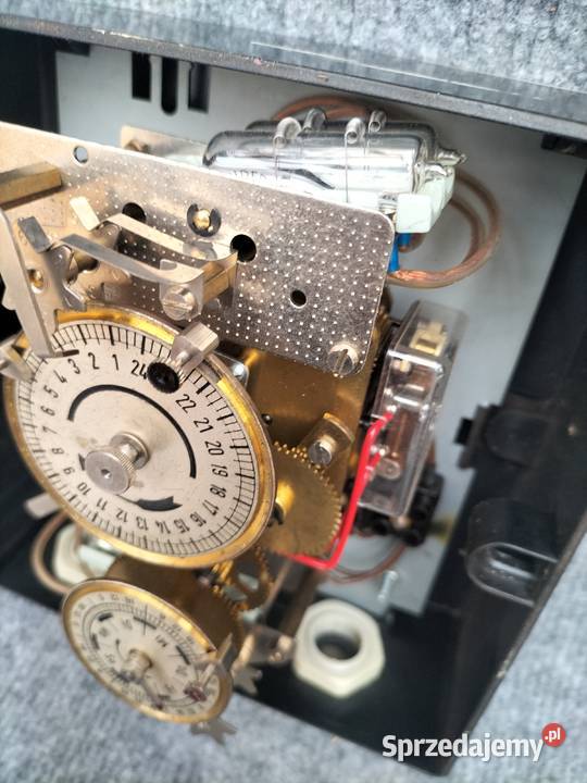 Zabytkowy elektromechaniczny zegar sterujący Leszno