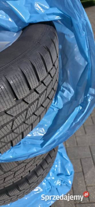 VW felgi 17 z oponami całorocznymi Continental Samochodowe
